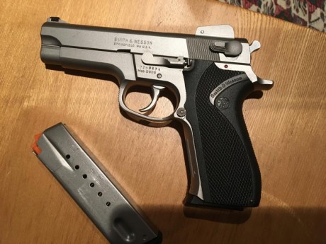   Hola chicos, como veo que falta un sub-foro de esta marca (lo hay de Glock, de 1911's, de Revólveres, 150