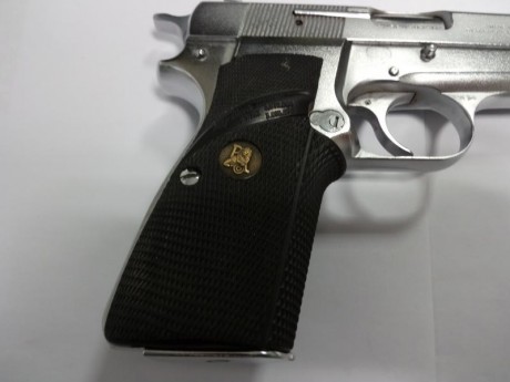 Pistola Browning HP-35, fabricada en los 70. 9 mm PB
Cromada
Con un solo cargador
Cachas Pachmayr que 10