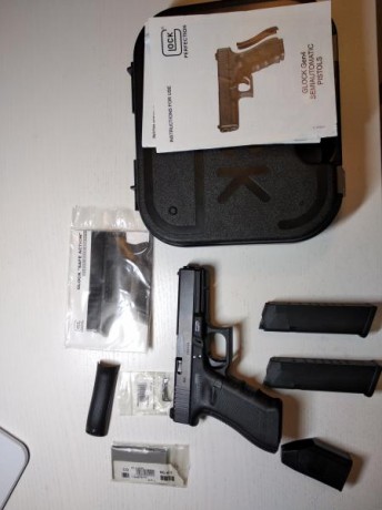 Buenas noches,
Vendo Glock 17 Gen 4.
Como extras lleva:
- Muelles de competición + los originales.
-Retenida 00