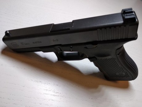 Buenas noches,
Vendo Glock 17 Gen 4.
Como extras lleva:
- Muelles de competición + los originales.
-Retenida 22