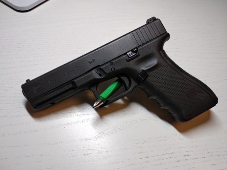 Buenas noches,
Vendo Glock 17 Gen 4.
Como extras lleva:
- Muelles de competición + los originales.
-Retenida 20
