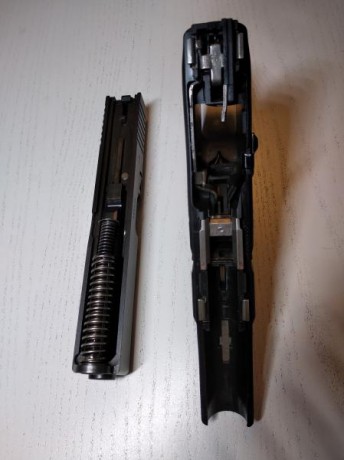 Buenas noches,
Vendo Glock 17 Gen 4.
Como extras lleva:
- Muelles de competición + los originales.
-Retenida 32