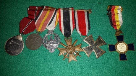 A ver que os parecen estas medallas de un divisionario tío de mi mujer. 01