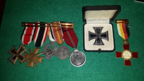 A ver que os parecen estas medallas de un divisionario tío de mi mujer. 00