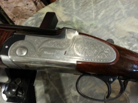 Arma muy poco usada,perfecta de madera,pavón y mecanismos.Calibre 12,con selector de tiro,cañones de 3 01