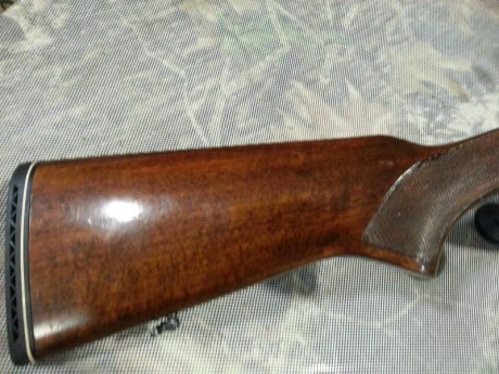 Arma muy poco usada,perfecta de madera,pavón y mecanismos.Calibre 12,con selector de tiro,cañones de 3 21
