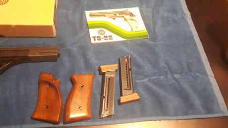 Hola,
cambio Astra TS-22 con cachas anatómicas Astra, cachas originales y 2 cargadores por escopeta superpuesta 01