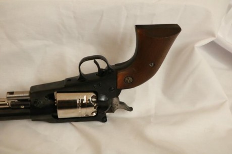 Vendo este magnífico revolver RUGER, modelo conmemorativo Americano del calibre 44 con miras micrométricas, 00