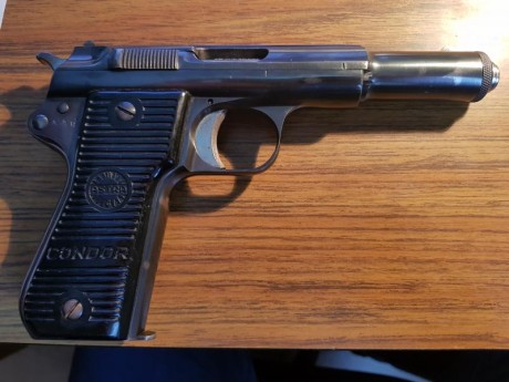 Hola, buenos días: Vendo pistola "Astra 800 CONDOR", en perfecto estado con sus cachas originales, 01