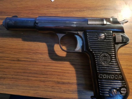 Hola, buenos días: Vendo pistola "Astra 800 CONDOR", en perfecto estado con sus cachas originales, 00