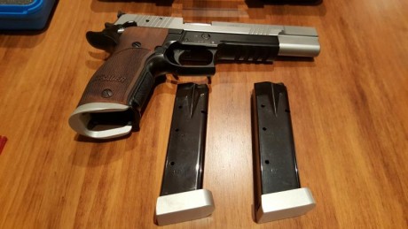 Vendo Pistola SIG SAUER P 226 X-SIX con conversor del 22, son del 2012, están nuevas muy pocos disparos, 02