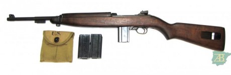 ¿Alguien sabe que arma larga es la que empuñala mujer? Me ha llamado la atencion y no  se si  podria ser 30