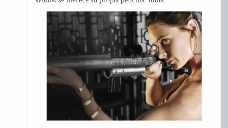 ¿Alguien sabe que arma larga es la que empuñala mujer? Me ha llamado la atencion y no  se si  podria ser 50