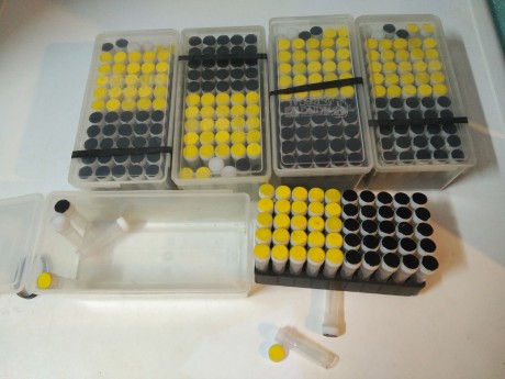 Hola:
Necesito hacer sitio en el armario. Vendo estas cajas con tubos monodosis de cuando tiraba cortas. 01