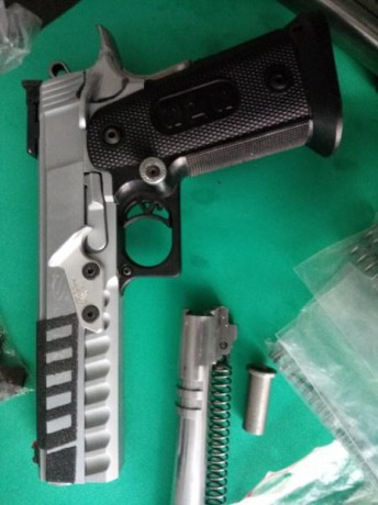Pistola marca SPS del 9mmp, con un cañón del 40SW, en perfectas condiciones de funcionamiento y muy cuidada 50