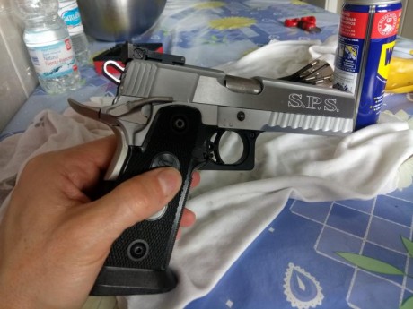 Pistola marca SPS del 9mmp, con un cañón del 40SW, en perfectas condiciones de funcionamiento y muy cuidada 60