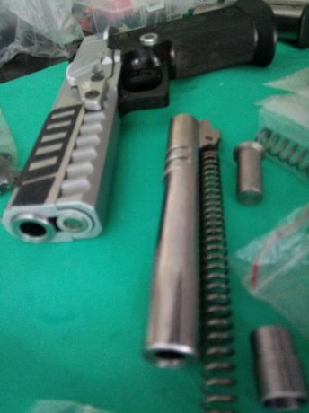 Pistola marca SPS del 9mmp, con un cañón del 40SW, en perfectas condiciones de funcionamiento y muy cuidada 70