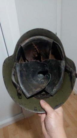 Buenas compañeros, vendo casco M26 con alas, usado en nuestra guerra civil y reutilizado terminada la 00