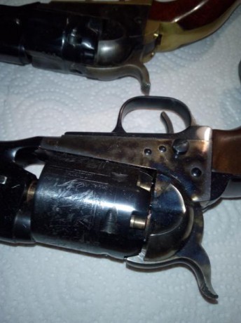 Saludos.
280 euros el Uberti navy 1861 7.5" y 170 euros el ASM 1862 pocket police steel 5.5". 11