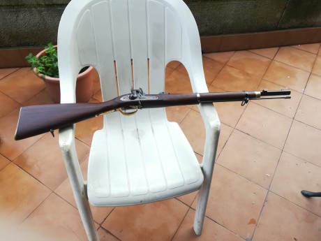 Mi amigo Dionisio, del Club de Tiro Principado vende las siguientes armas en perfecto estado.
Fusil Enfield 01
