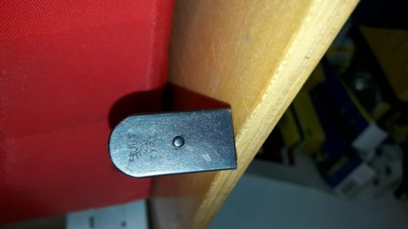 Hola! Haciendo limpieza, pongo en venta varios cargadores. 
- Cargador Astra 300 9 corto. 35€ la unidad. 10