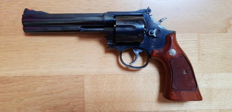 Vendo Revolver  Smith & Wesson 357 modelo 585-3 impecable,no le doy uso, precio 350.00€ correo cls350i@hotmail.com 00