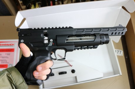 Bueno pues ya tenemos la  WEIHRAUCH  HW 40 en calibre 5.5.

A lo largo de este tema iré comentando mis 92