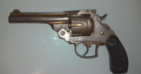 Hola amigos. Un compañero me manda este revólver para que le diga por las siglas de la culata quien fue 01