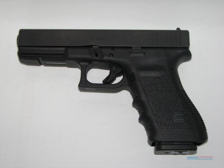 Hola a todos por cambio de caprichito vendo esta preciosidad glock 21 gen 3 , con maletin original.
precio 01