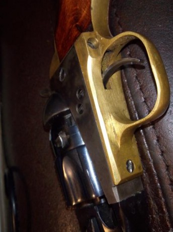 Saludos.
280 euros el Uberti navy 1861 7.5" y 170 euros el ASM 1862 pocket police steel 5.5". 62