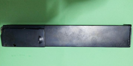 Buenas tardes.
Alguien sabe a que modelo de subfusil pertenece este cargador.No dispongo de más fotos.
Un 01