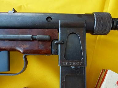 Buenas tardes.
Alguien sabe a que modelo de subfusil pertenece este cargador.No dispongo de más fotos.
Un 70