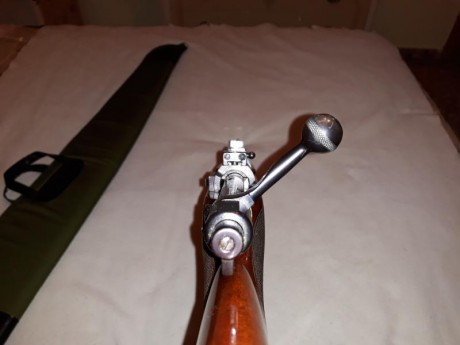 VENDO o CAMBIO   por rifle semiautomatico cal. 30-06. Rifle SAKO cal. 300 wm. Modelo l61r. Tiene bases 122