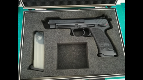 Hola a todos.
Por abandono del tiro deportivo vendo mi hk usp expert de 9mm con su maletín original y 00