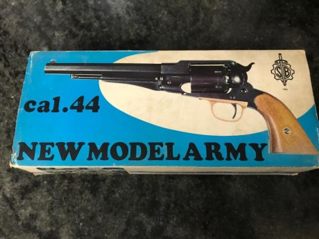 VENDIDO

Hola y gracias por leer este anuncio.

Pongo a la venta un revolver Santa Barbara New Model Army, 02