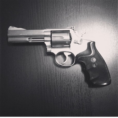  CAEBFEC1-9128-4267-AAD1-A01CE6EBE626.jpeg 
Cambio revólver S&W 686 de cuatro pulgadas en perfecto 00