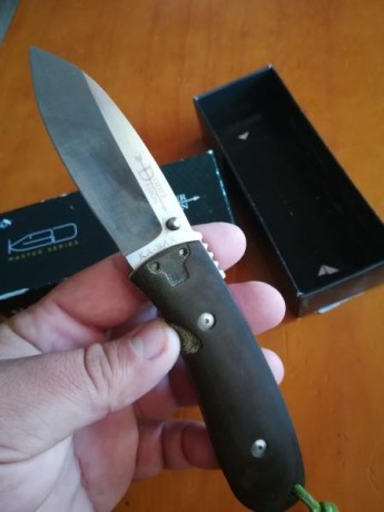 Navaja en perfecto estado por lo que he leído ya no se fabrican acero aus-8 ,micarta verde 8 cm de hoja 00