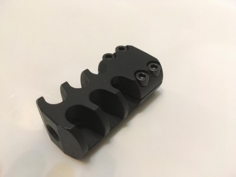 Vendo freno de boca de la marca Grizzly modelo Defcon 1, es con el sistema clamp-on, esto es para cañones 02