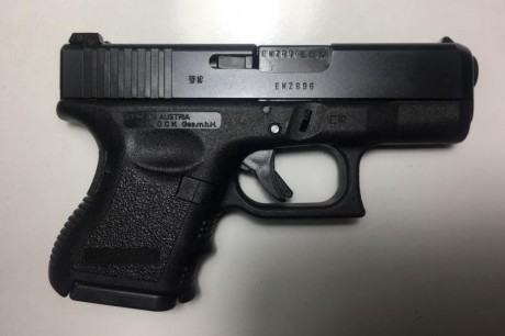 Se vende Glock 26 con:
2 cargadores de 10
1 cargador de 12
1 cargador de GLock19 de 15 con adaptador de 11