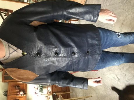 Saludos a la buena gente del FORO, vendo chaqueta tiro avancarga de muy buena calidad nacional. Esta Chaqueta 02