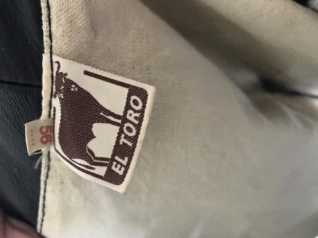 Saludos a la buena gente del FORO, vendo chaqueta tiro avancarga de muy buena calidad nacional. Esta Chaqueta 12