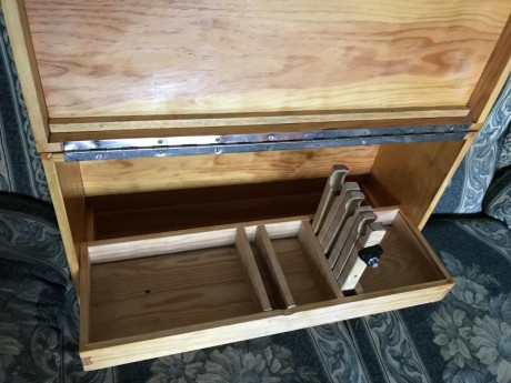 Hola, vendo esta maleta artesanal que me hicieron hace años y apenas estrené. Sirve para llevar tres armas 02