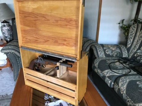 Hola, vendo esta maleta artesanal que me hicieron hace años y apenas estrené. Sirve para llevar tres armas 00
