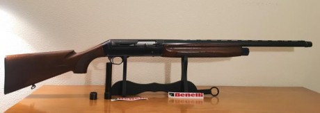 Vendo escopeta  BENELLI SL 121  
Semiautomática, sistema inercial, cañón de 65 cm.,con protector de rosa 02