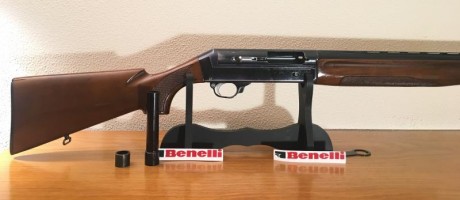 Vendo escopeta  BENELLI SL 121  
Semiautomática, sistema inercial, cañón de 65 cm.,con protector de rosa 00
