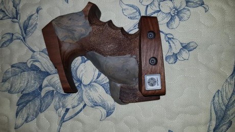 No es una cacha original, es una cacha hecha a medida para otra persona, le añadí masilla xq me venía 02