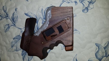 No es una cacha original, es una cacha hecha a medida para otra persona, le añadí masilla xq me venía 01