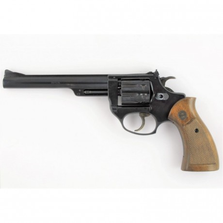 Hola compañeros, estoy barajando un revolver del 22 para ascender en F cuando la saqué, creéis que es 00