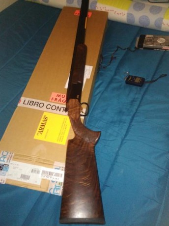 Buenas tardes amigos:

Quiero cambiar de escopeta y me surge la duda entre estas dos, la Browning 725 00