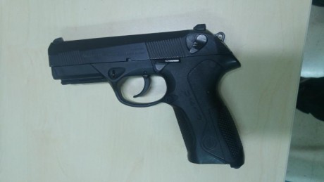 Vendo pistola Beretta Px4 STORM 9 mm Parabellum, poco uso, casi nueva, muy bien cuidada incluye 2 cargadores 00